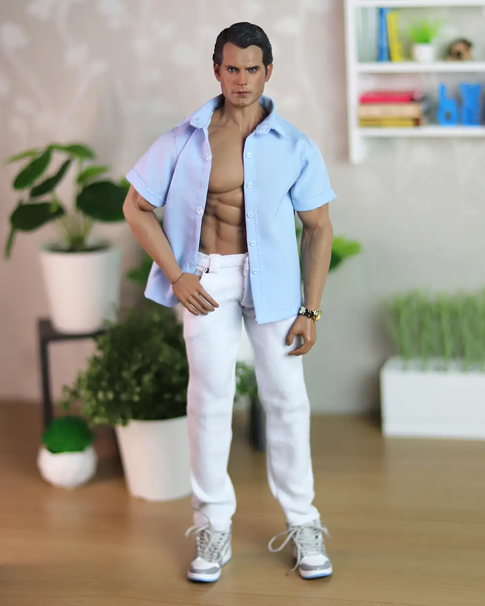 Full-length view of Hot Toys Man of Steel: Superman