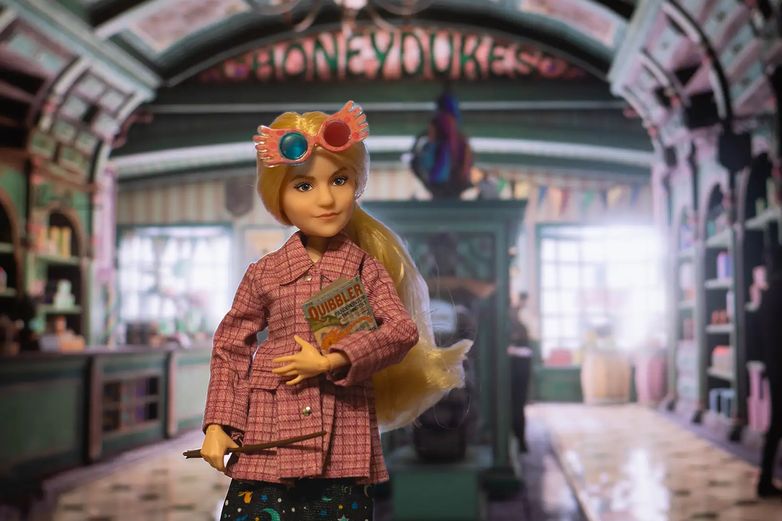 Mattel Luna Lovegood doll with Quibbler magazine inside Honeydukes