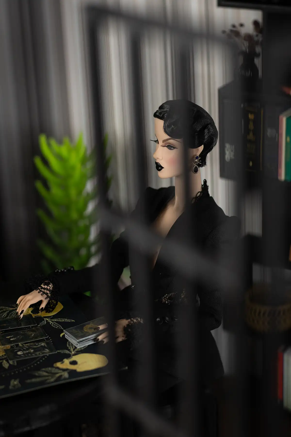 Witch Obsidian in a miniature fortune-telling scene