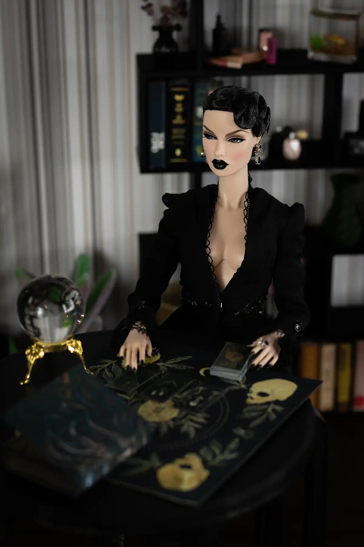 Witch Obsidian preparing a card reading